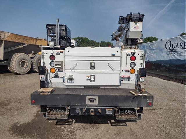 Image of Ford F-550 equipment image 3