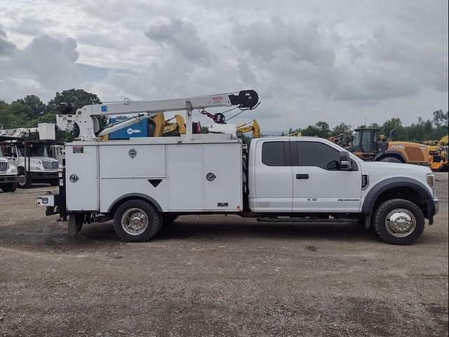 Image of Ford F-550 equipment image 2