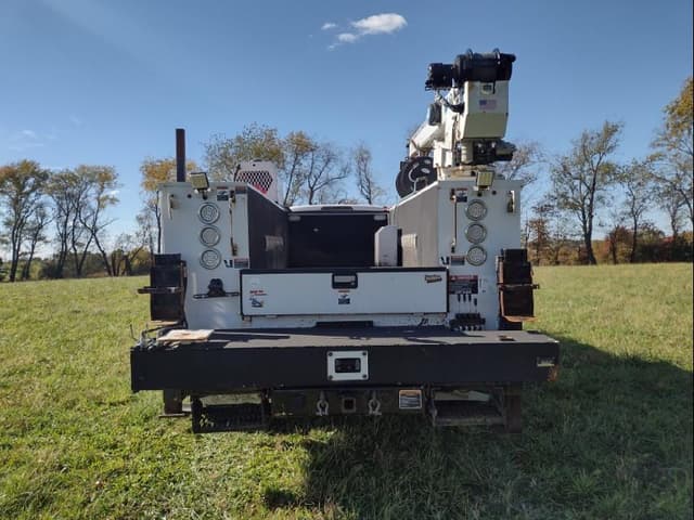 Image of Ford F-550 equipment image 3