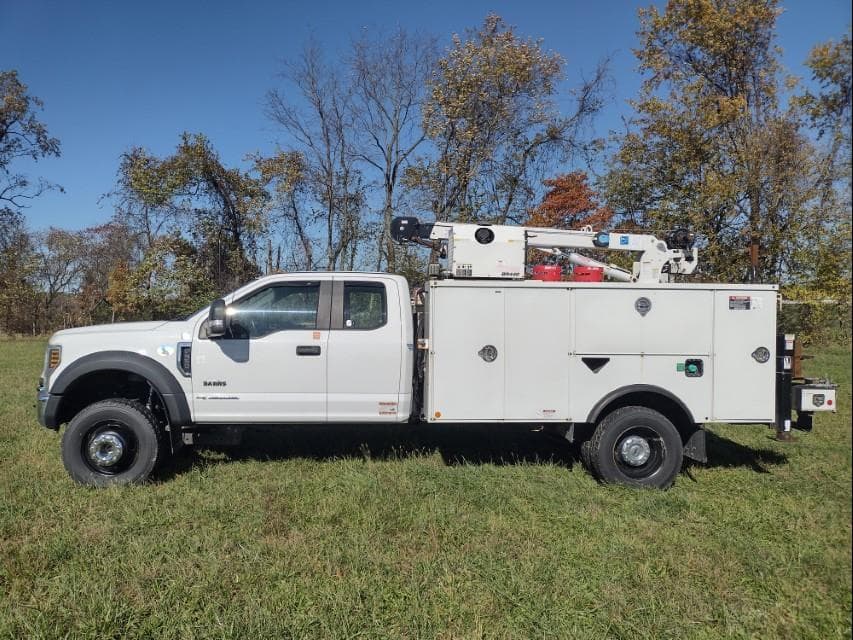 Image of Ford F-550 Primary image