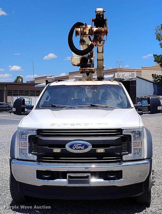 Image of Ford F-550 equipment image 1
