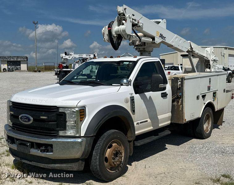 Image of Ford F-550 Primary image