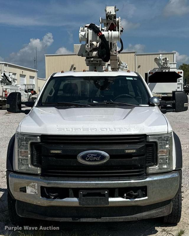 Image of Ford F-550 equipment image 1