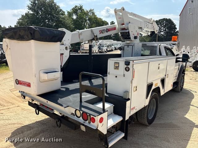Image of Ford F-550 equipment image 4