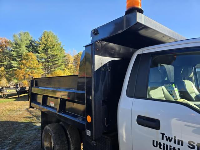 Image of Ford F-550 equipment image 4