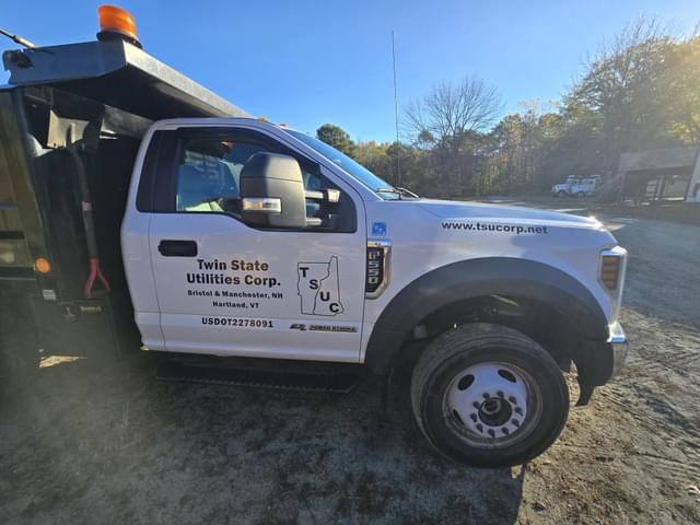 Image of Ford F-550 equipment image 4