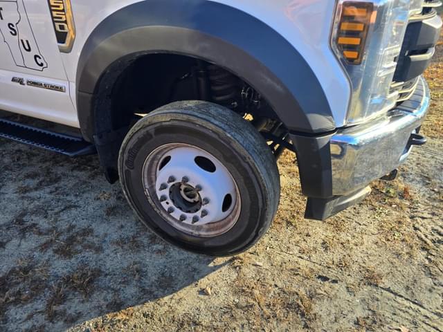 Image of Ford F-550 equipment image 3