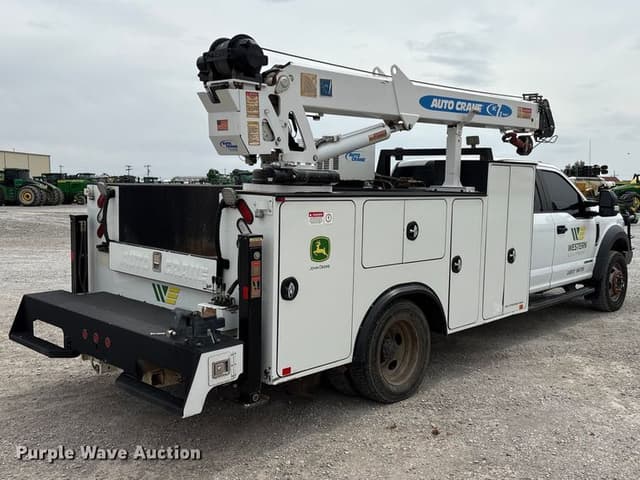 Image of Ford F-550 equipment image 4