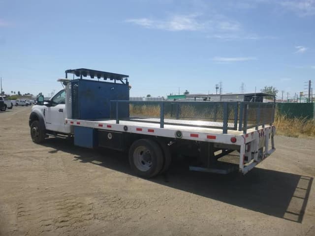Image of Ford F-550 equipment image 3