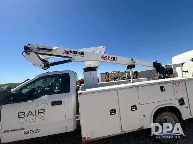 Image of Ford F-550 equipment image 3