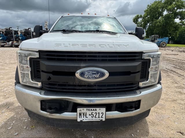 Image of Ford F-550 equipment image 2