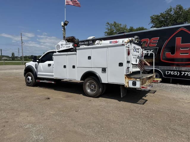 Image of Ford F-550 equipment image 2