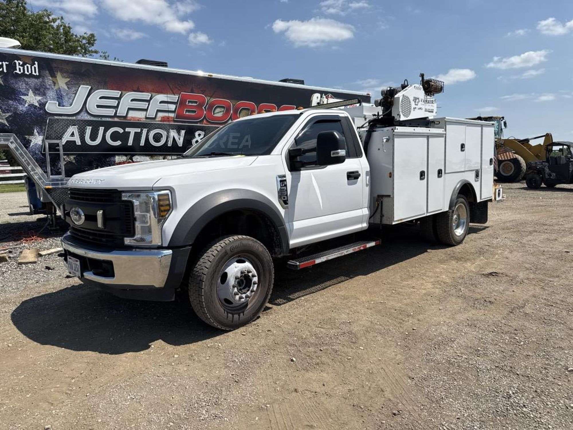 2019 Ford F-550 Equipment Image0