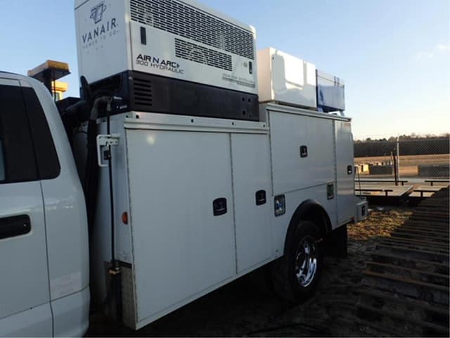 Image of Ford F-550 equipment image 4