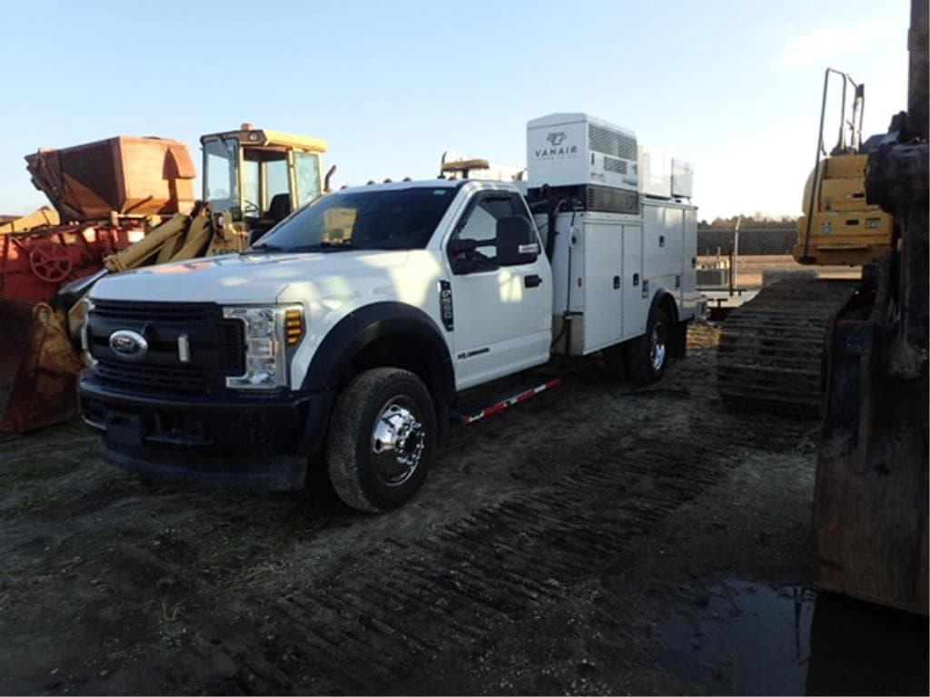 Image of Ford F-550 Primary image