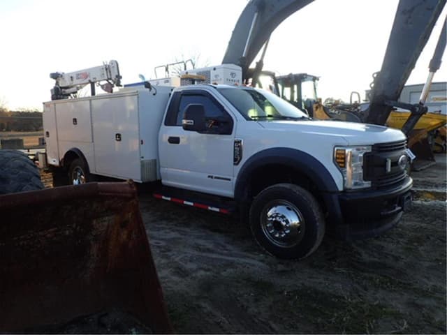 Image of Ford F-550 equipment image 2