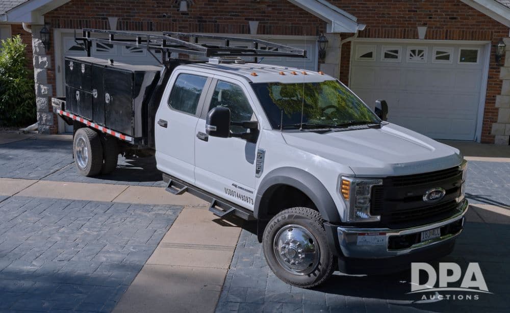 Image of Ford F-550 Primary image