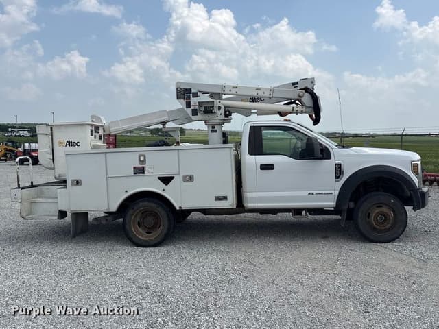 Image of Ford F-550 equipment image 3