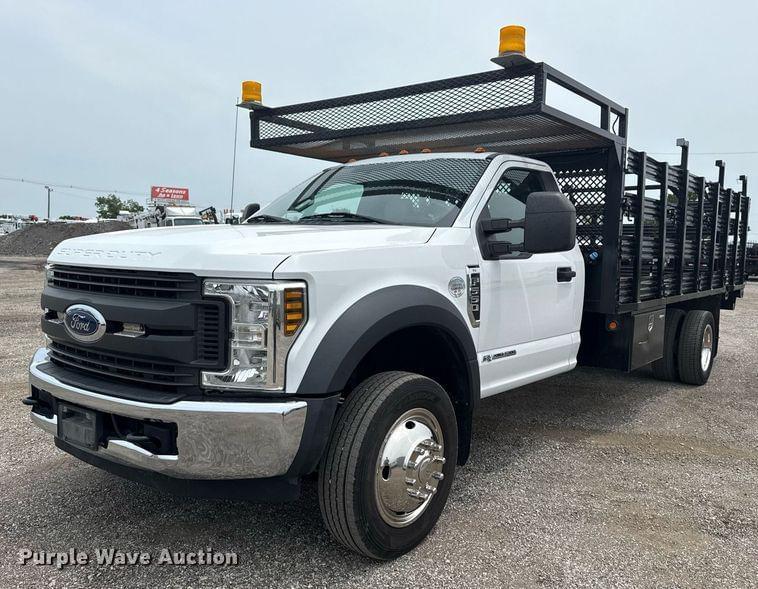 Image of Ford F-550 Primary image