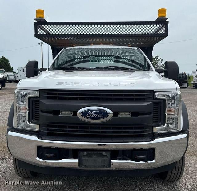Image of Ford F-550 equipment image 1