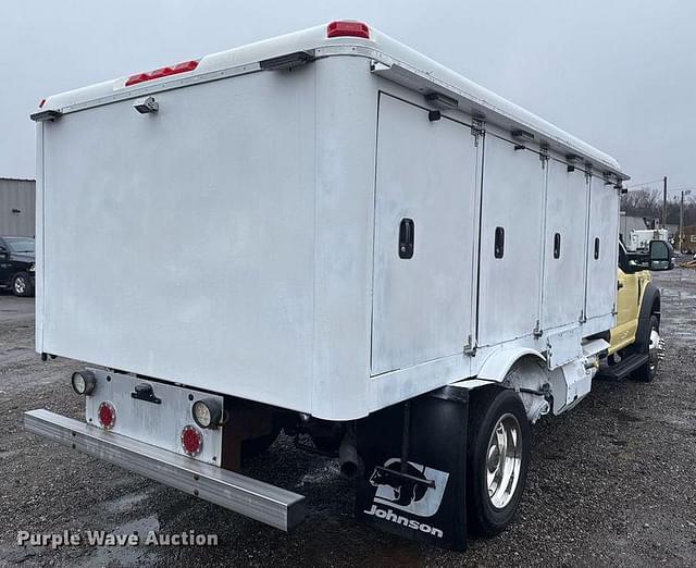 Image of Ford F-550 equipment image 4