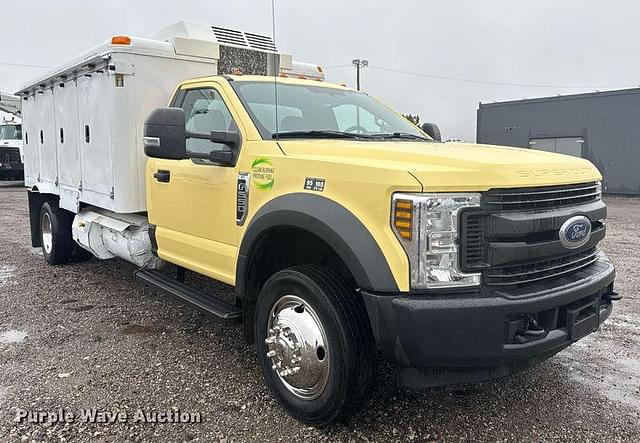 Image of Ford F-550 equipment image 2