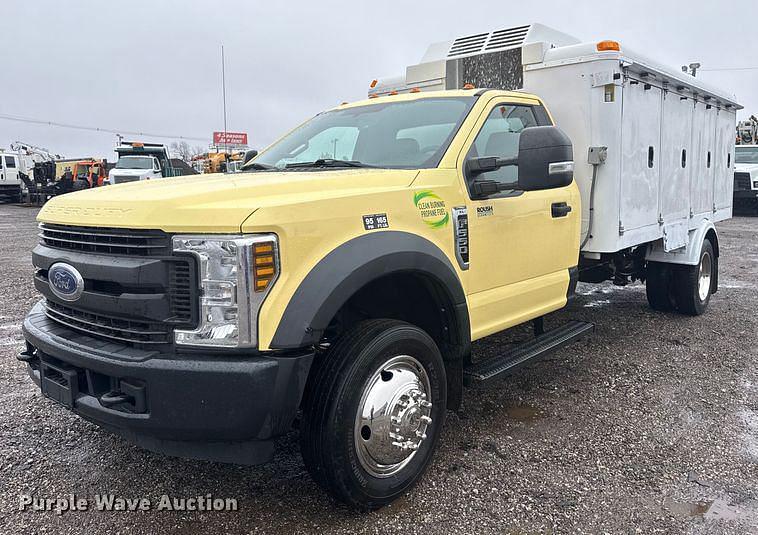 Image of Ford F-550 Primary image