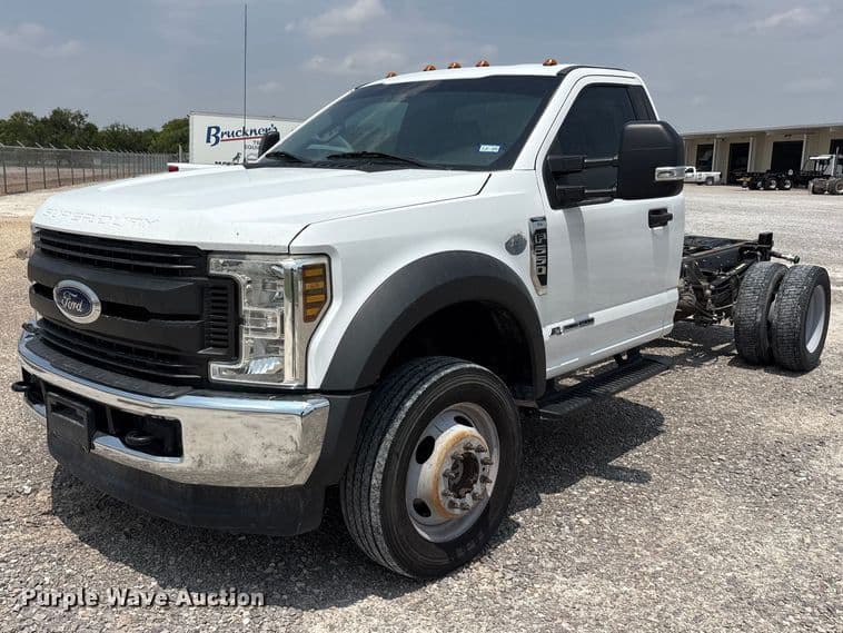 Image of Ford F-550 Primary image