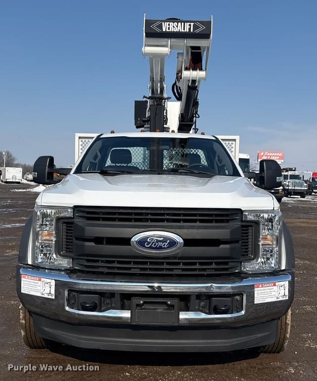 Image of Ford F-550 equipment image 1