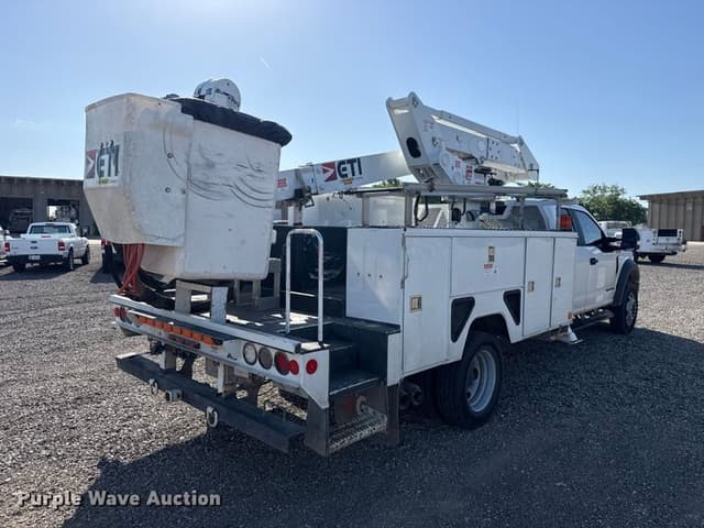 Image of Ford F-550 equipment image 4
