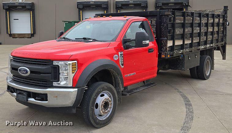 Image of Ford F-550 Primary image