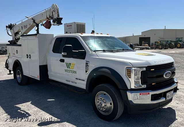 Image of Ford F-550 equipment image 2