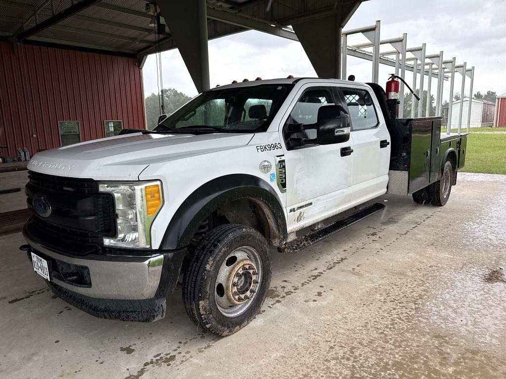 Image of Ford F-550 Primary image
