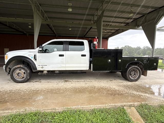 Image of Ford F-550 equipment image 1