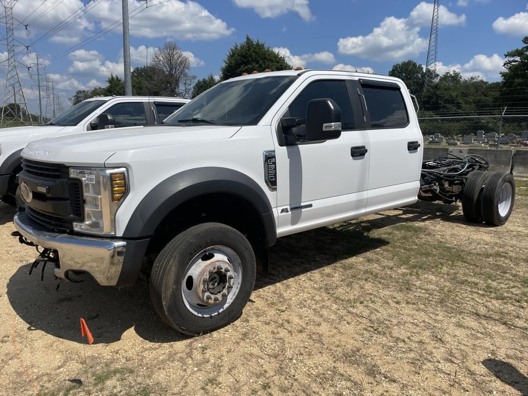 Image of Ford F-550 Primary image
