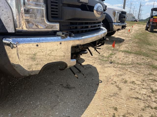 Image of Ford F-550 equipment image 4