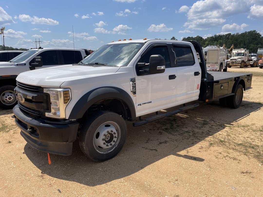 Image of Ford F-550 Primary image