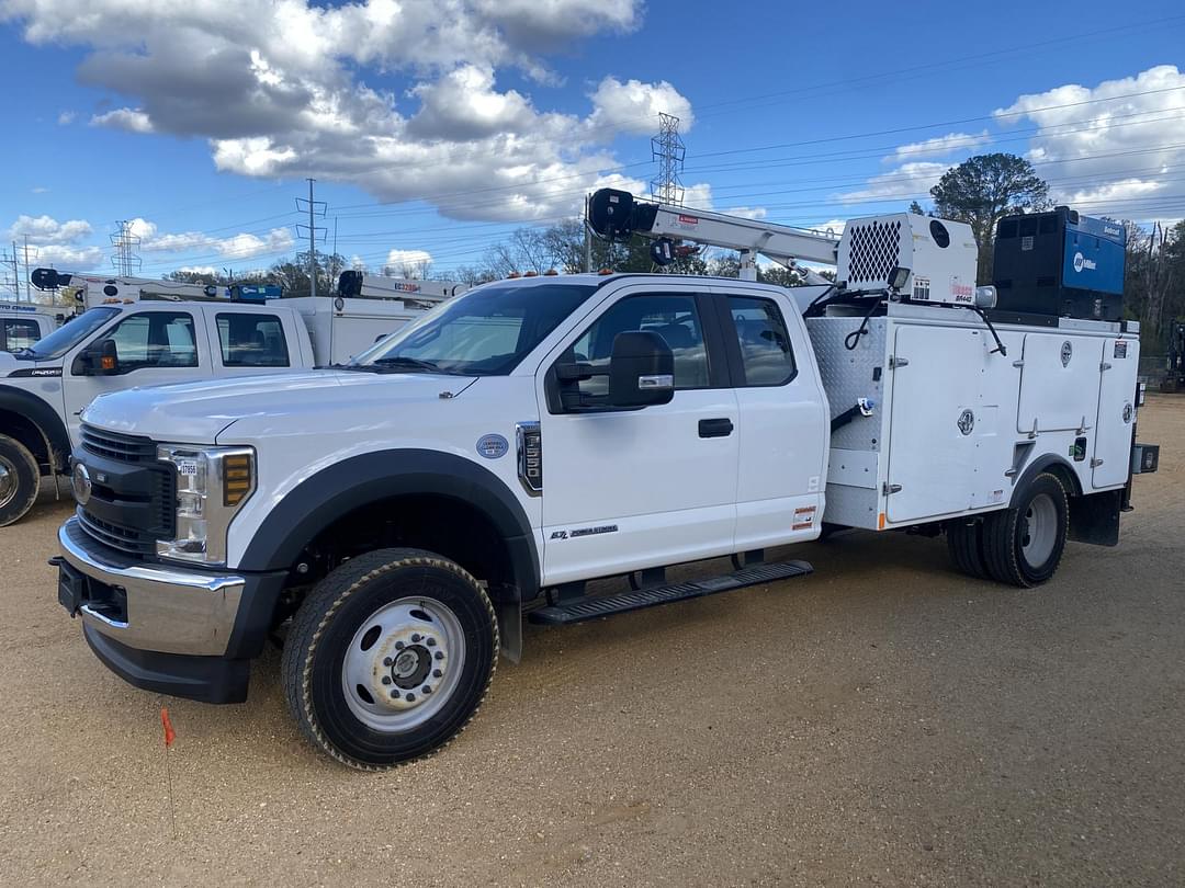 Image of Ford F-550 Primary image