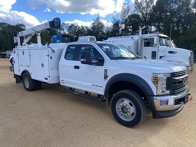 Image of Ford F-550 equipment image 3