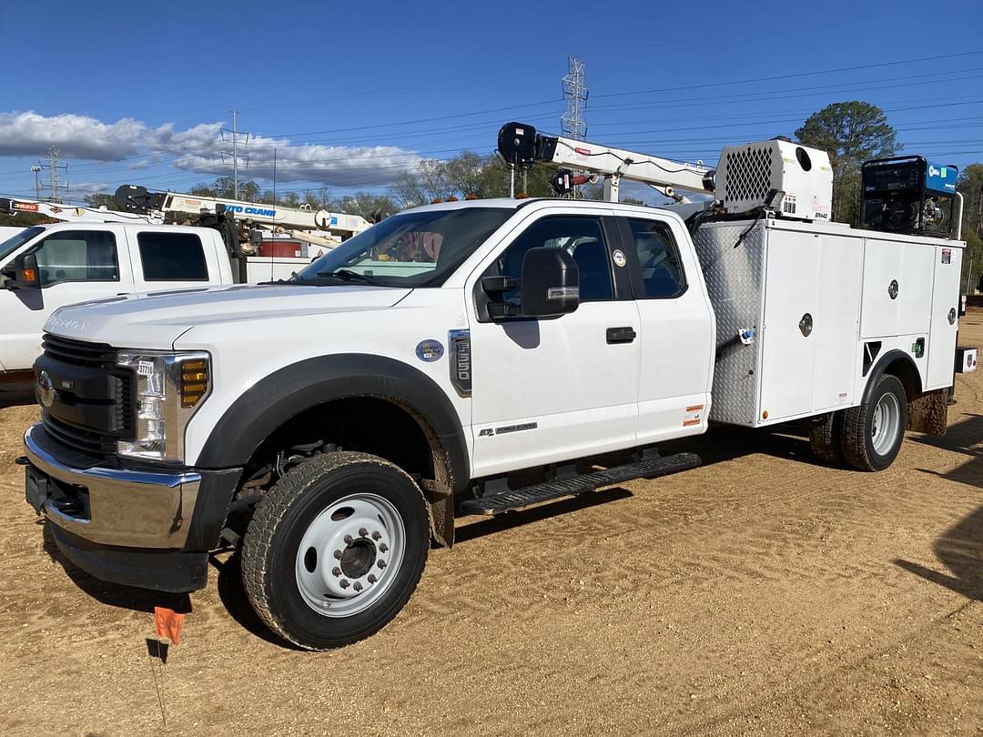 Image of Ford F-550 Primary image