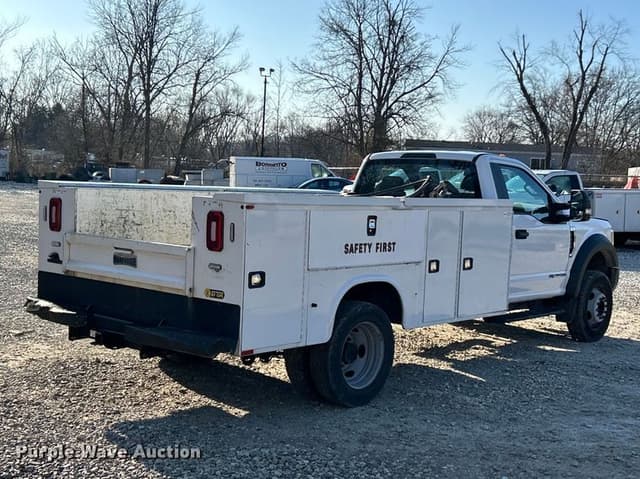 Image of Ford F-550 equipment image 4