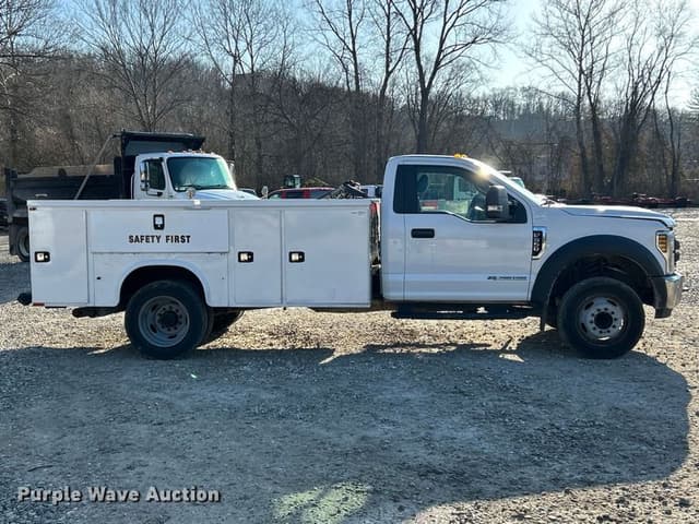 Image of Ford F-550 equipment image 3