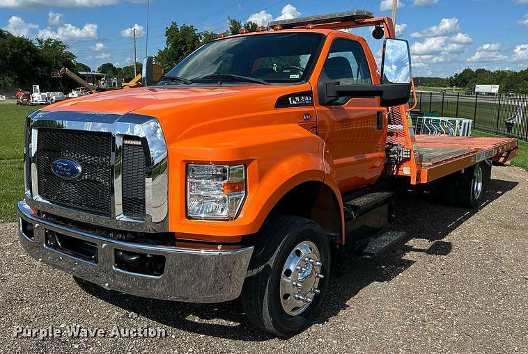 Image of Ford F-650 Primary image