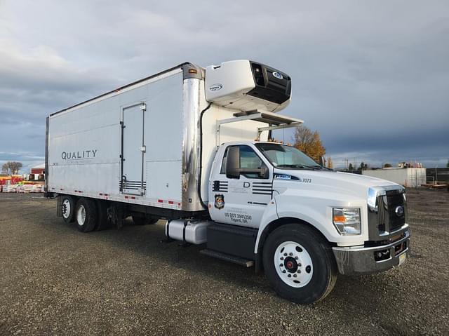 Image of Ford F-750 equipment image 2