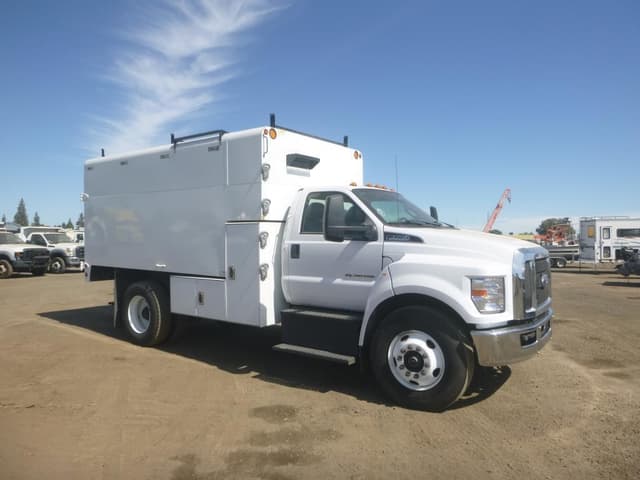 Image of Ford F-750 equipment image 1