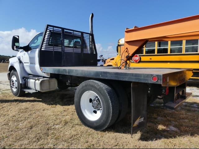 Image of Ford F-750 equipment image 3