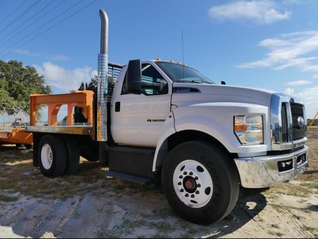 Image of Ford F-750 equipment image 1