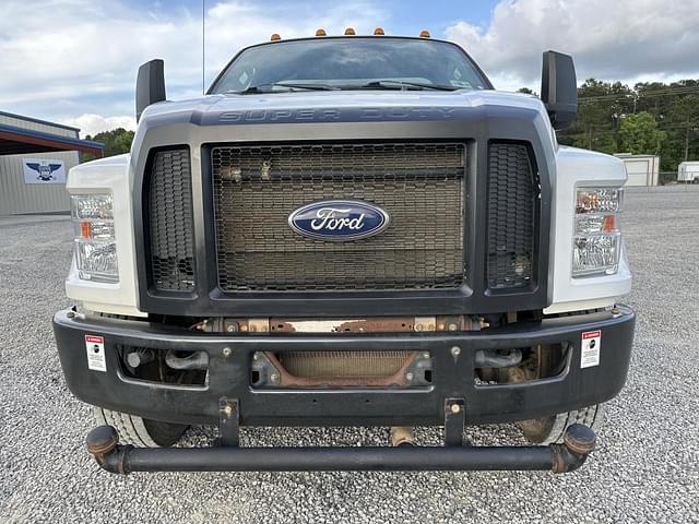 Image of Ford F-750 equipment image 1