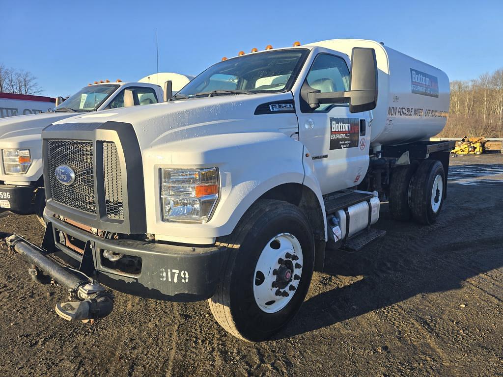 Image of Ford F-750 Primary image