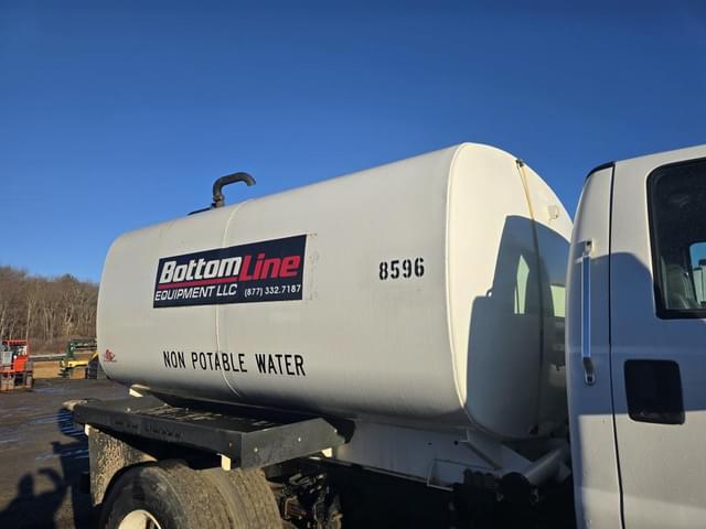 Image of Ford F-750 equipment image 4